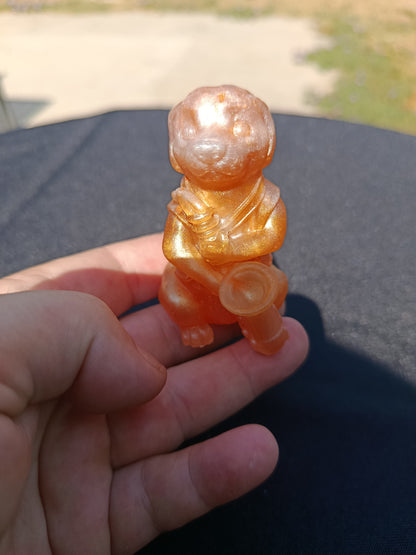 Petit chien avec son instrument